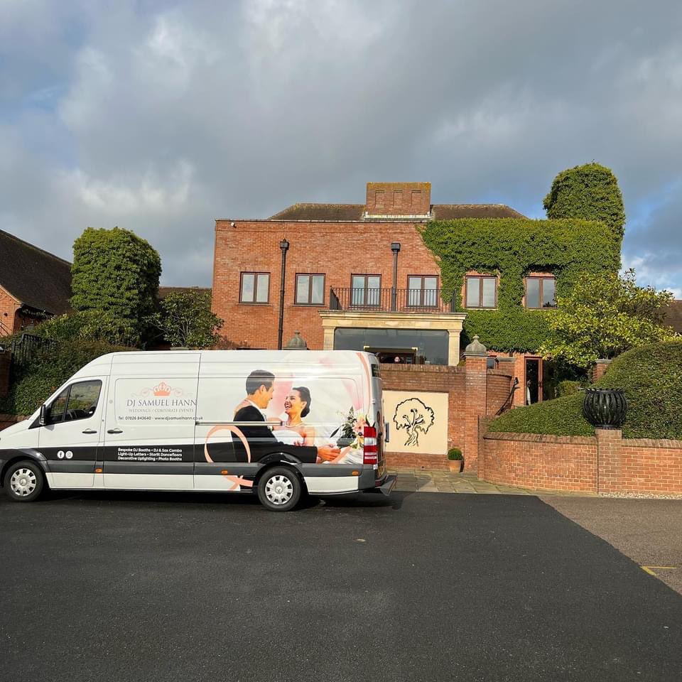 We arrived back in Stock <a href="/StockBrookClub/">Stock Brook</a> Congratulations to Mr &amp; Mrs Jordan 

We supplied our selfie postbox which the guests loved.
@djsamuelhann who supplied the LOVE letters which matched the decor perfectly, with the white starcloth DJ booth #selfiepostbox #essex #billericay
