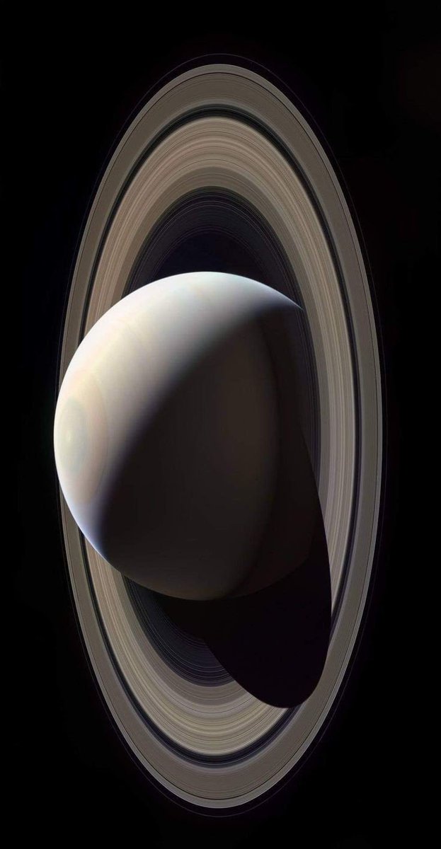 A spectacular wide shot of Saturn captured by NASA’s groundbreaking Cassini spacecraft!