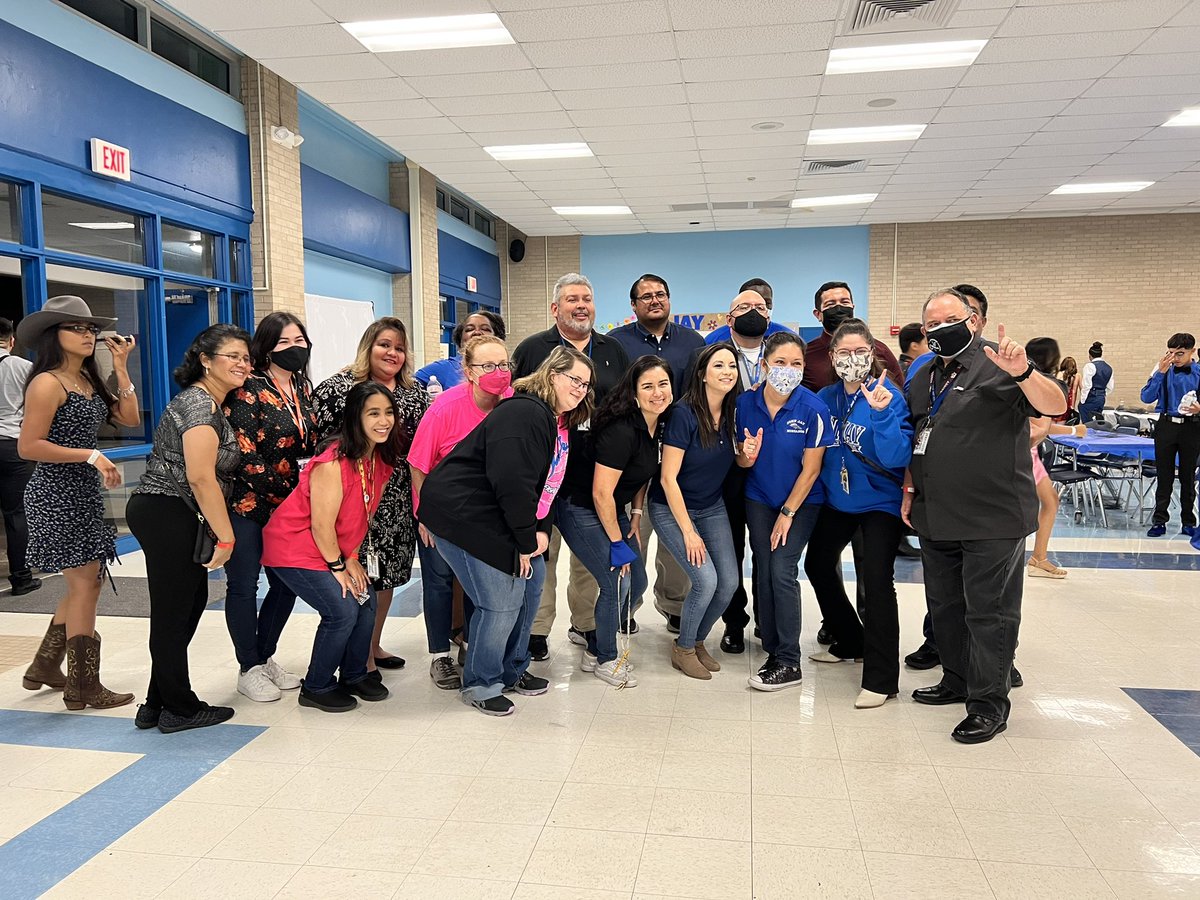 KAbsNISD's tweet photo. Homecoming Marbach style! So much fun! https://t.co/515kE8bRM6