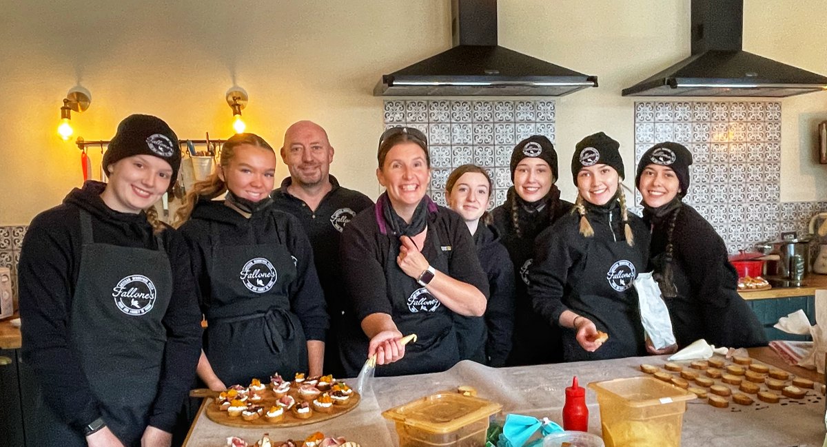 FallonesPizzas's tweet image. Weddings at @comriecroftwed1 

For the perfect relaxed table-service of Italian street-food based catering get in touch. We have space in our diary for 2023. 

#Woodfiredpizza  #familybusiness #vintagehire #weddingcatering #italianfood  #neapolitanpizza  #italiancaterer