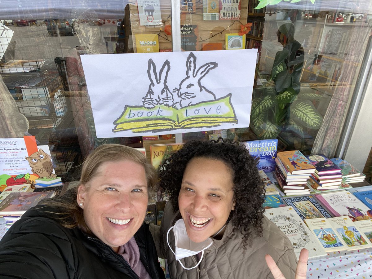 Ebrarian's tweet photo. It was so good to connect with book friends again! @storymamas @shelleyjohannes @crazy_librarian https://t.co/3VucCsJxsj