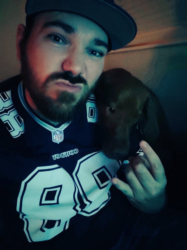 IAmPStew's tweet photo. Me and Arnie are ready! Let's goooooo! #CowboysNation #BeatNewEngland #UKDCTV #UKCowboysFans #UKCF #DallasCowboys https://t.co/liy7qqtjJ3