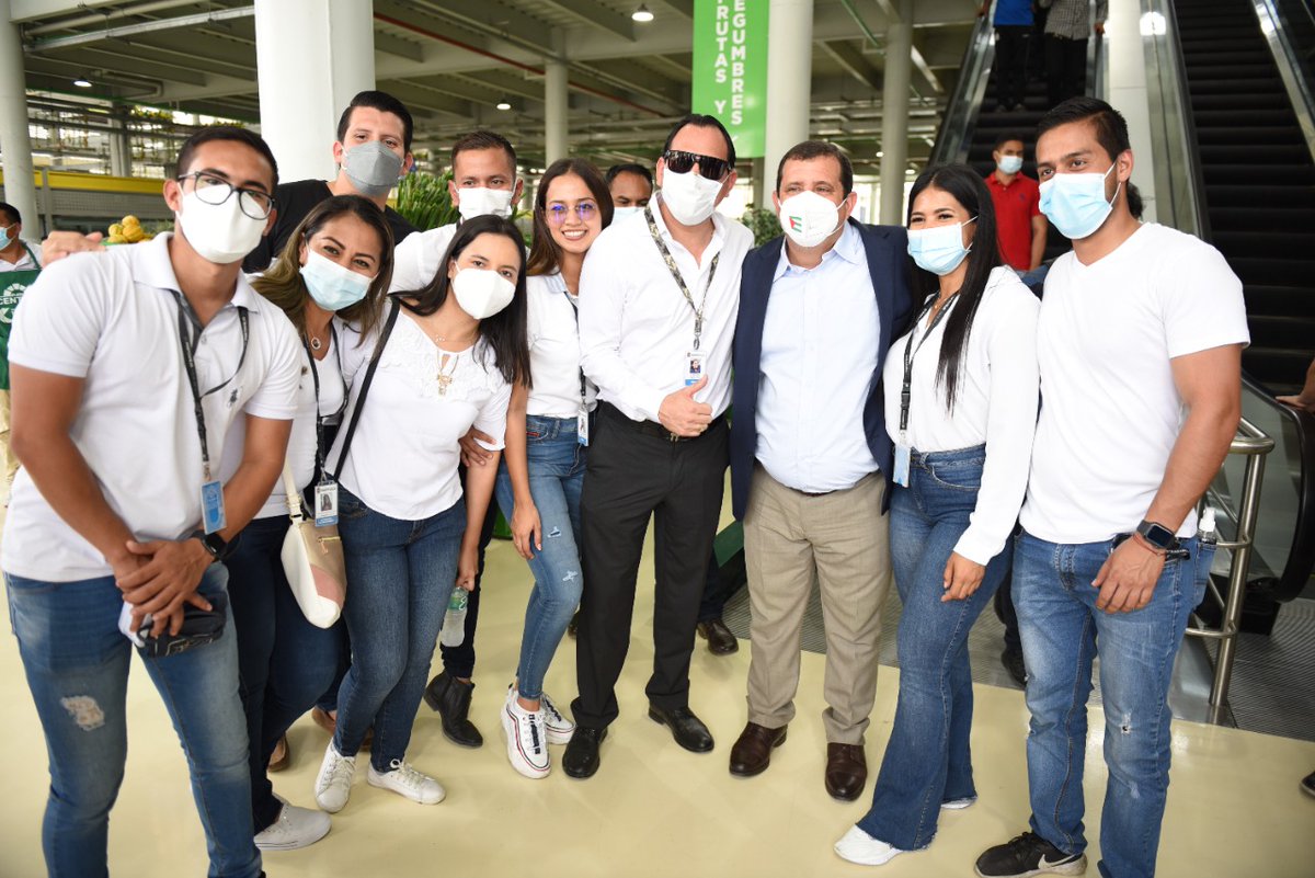 Leoorlandoa's tweet photo. Felicito y deseo todo el éxito a las autoridades del @PortoviejoGAD por esta gran obra, a los ciudadanos y comerciantes de Portoviejo y productores de la provincia, que hoy cuentan con un mercado moderno, funcional e inclusivo. Abro hilo (1/3) https://t.co/xUYCaOv9e1