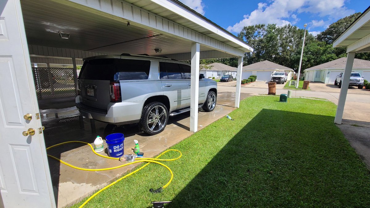 RatashaAtkins's tweet photo. @MSPoliceChiefs @DaveWLOX @WLOX @pascagoulapd @GulfportPolice My Yukon was stolen this morning at Clarks Gas station as my fiancé parked to work for MS Transporters. Please help find our truck. https://t.co/DfkrKXrfeU