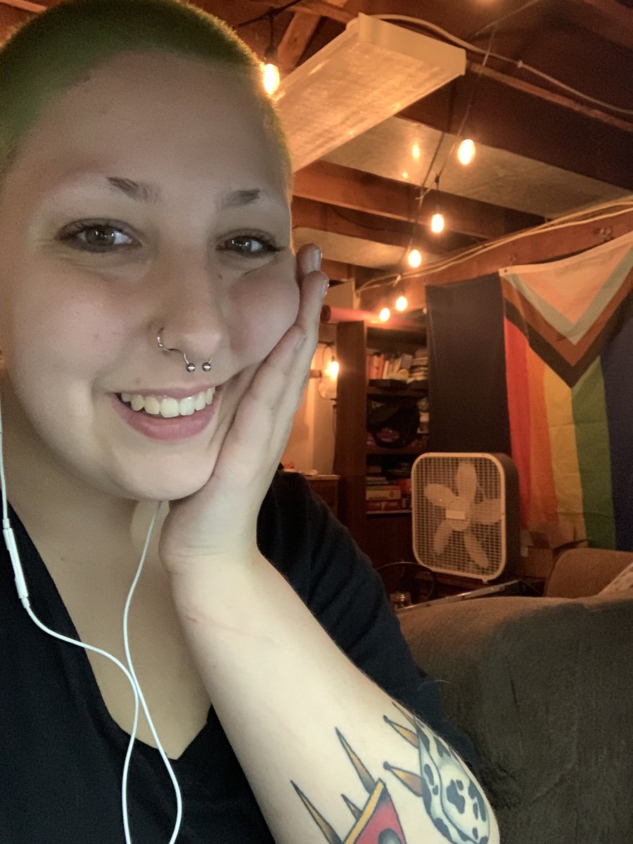 r3admor3's tweet photo. recording a new ep!!
malik sent in a selfie although he will be absent for this ep (but look at that smile!!!)
instead, we have bel ( @alyssissimo ) this time..... hmmmmm whys that https://t.co/l9WE76LUfm