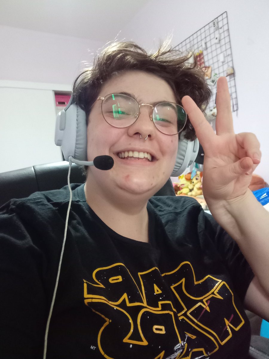 r3admor3's tweet photo. recording a new ep!!
malik sent in a selfie although he will be absent for this ep (but look at that smile!!!)
instead, we have bel ( @alyssissimo ) this time..... hmmmmm whys that https://t.co/l9WE76LUfm