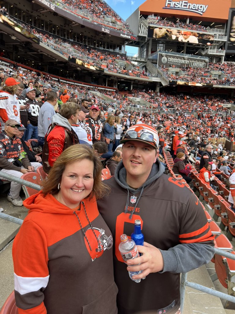 lisadobransky's tweet photo. Let’s go Browns! #ARIvsCLE #Browns #tagboard https://t.co/YRKD2KV2mw