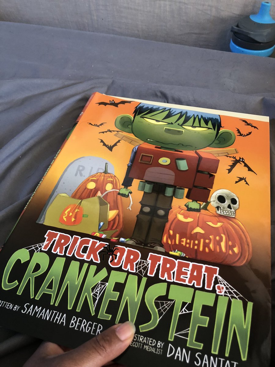 SierraBlanton6's tweet photo. Today’s #hallowread #halloween ##kidlit #pb #hallowmonth #halloweek #momlife https://t.co/RTZqvuW1No