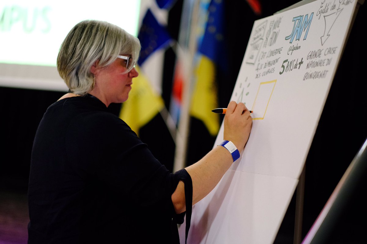 BecamelPauline's tweet photo. Campus @EnMarche78 aujourd’hui à Mezieres sur Seine 
Où j ai eu le plaisir de #sketchnoter pendant la journée sur les interventions de @NadiaHAI78 et @GabrielAttal mais également tous les représentants de la majorité @pluce19 @JBHamonic pour le @MoDem 
#5ansdeplus 
@enmarchefr https://t.co/Fi4C5yI1BP