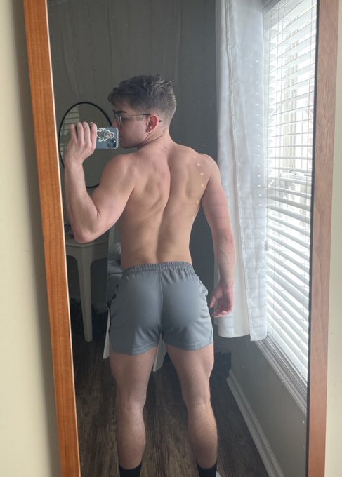 gotta watch my own back https://t.co/BvG8vaF2MI