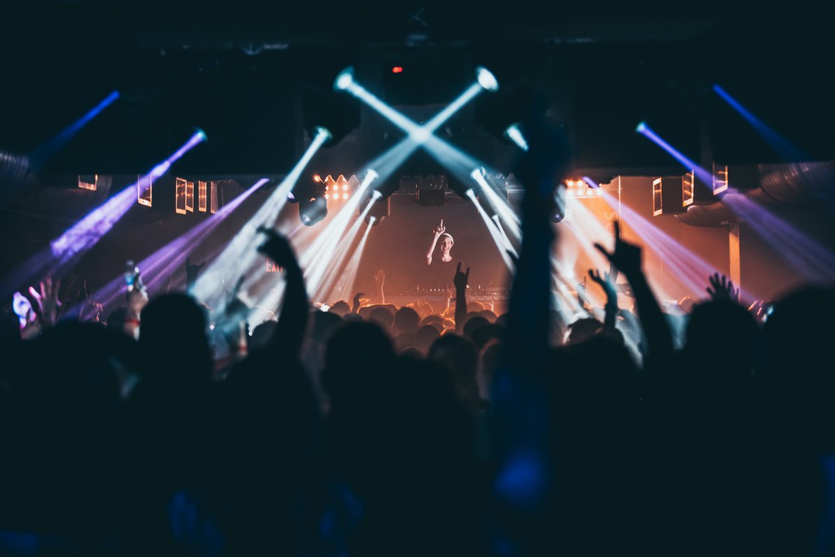 soundcheckdc's tweet image. #Whethan had us 𝙎𝙬𝙞𝙢𝙢𝙞𝙣𝙜 𝙒𝙞𝙩𝙝 𝙏𝙝𝙚 𝘾𝙡𝙤𝙪𝙙𝙨...🌊☁️A huge shoutout to @whethanmusic for bringing the heat on Thursday night!💥