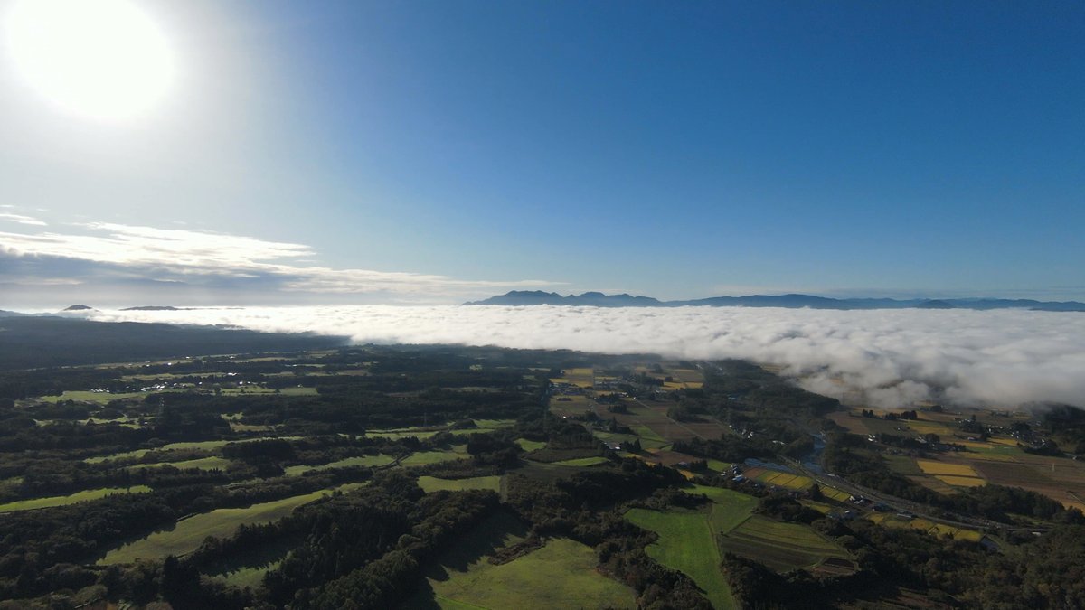 StudioRei's tweet image. 紅葉ドライブの通りがかりにビックリ！雫石って雲海も見れるんだ！岩手じゃ遠野だけかと思ってた。奥深いところだな～。#岩手 #雫石 #雲海 #秋 #観光 #網張