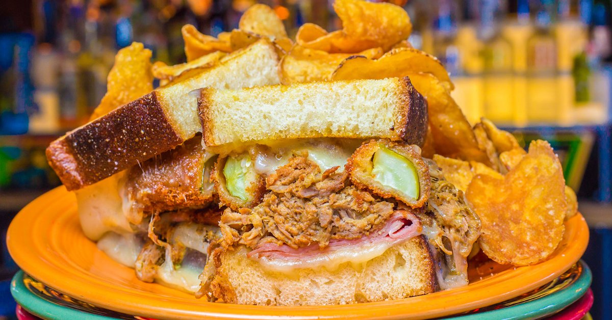 MeltBarGrilled's tweet photo. 📣 Attention, fellow service industry people!! 📣 As a “thank you” for all your hard work during the week, food and hospitality workers get 25% off their bill every Sunday from 4pm - close. #ServiceIndustry #ServiceIndustrySunday #MaybeKeepYourShoesOn https://t.co/yG8fB68hvt