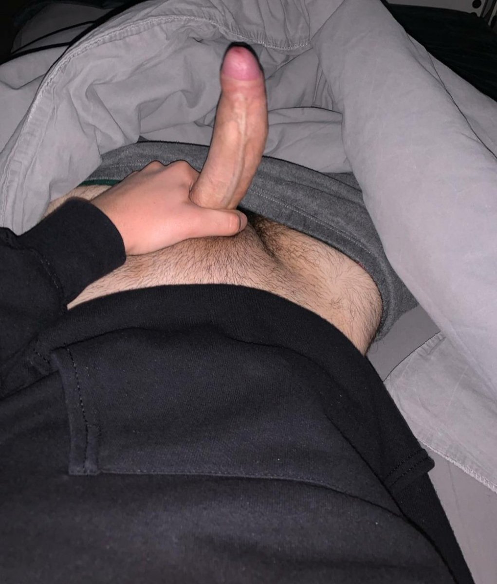 Faffi_o's tweet photo. Qualcuno che vuole divertirsi? 

#bigcockboy #gay #moneyslave #slave #bigdick #bigcock20cm #cum https://t.co/t9b1GQBLV0