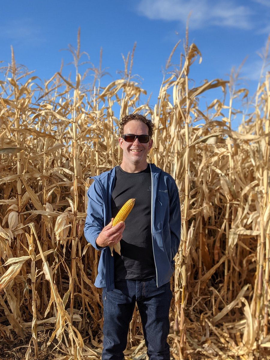 DenimCouch's tweet photo. In Iowa at the Dubuque Corn Parade talking Corn here #CornTalk https://t.co/9Uu5NJgsOz