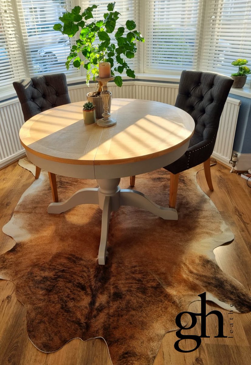 GHLeathers's tweet photo. Variety of Cow Rug’s in stock. All avilable to view on our website. Or pop in store to choose your perfect match. 

#GHLeathers #Leather #CowHide #LambSkin #SheepSkin #VegTan #LeatherCraft #LeatherBags #Leatherwork https://t.co/XLVGHEjC3V