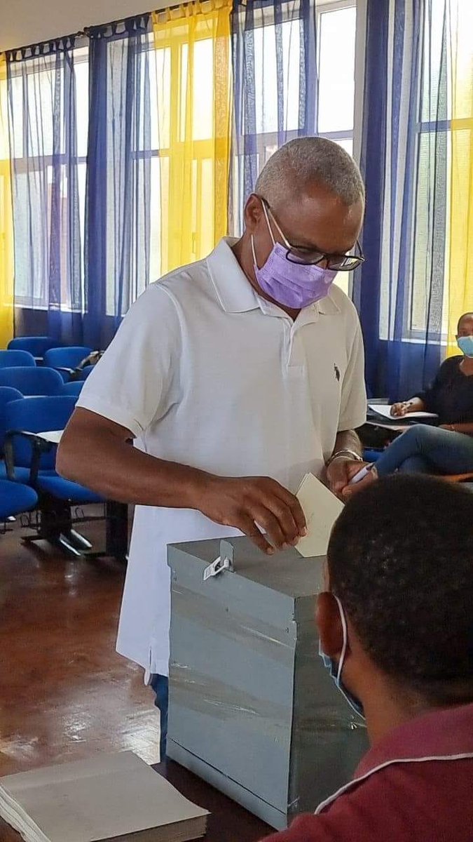FEscrutinio's tweet photo. #CaboVerde 🇨🇻 - GANÓ LA IZQUIERDA
Un día después de la extradición de Alex Saab, el exprimer ministro José María Neves, del socialista Partido Africano de la Independencia de Cabo Verde (#PAICV) ganó las presidenciales caboverdianas con un 51% de los votos.
#Elecciones2021 https://t.co/1QUBQVIoQr