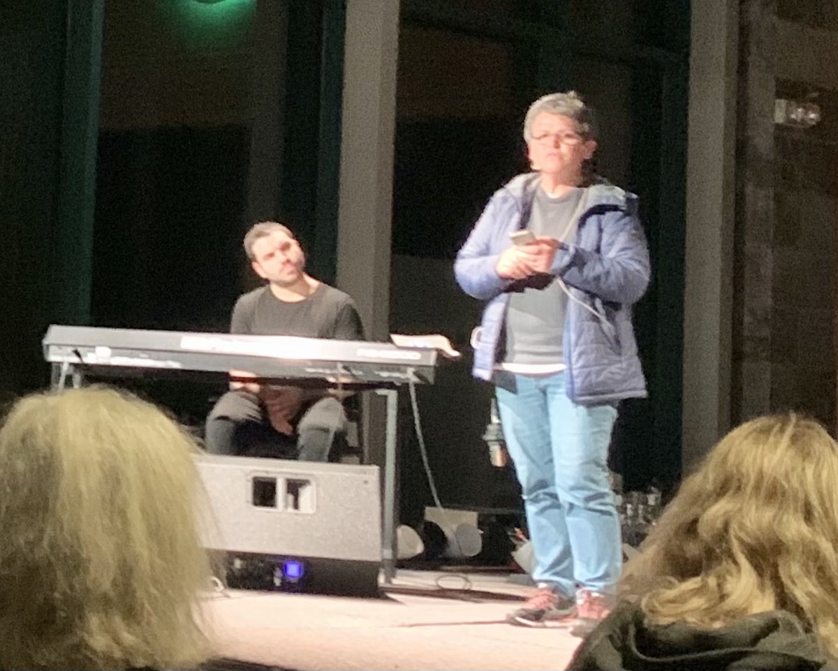 IreneLarraza's tweet photo. Euskal literaturaz @QuebecenToutesLettres-en #ItxaroBorda eta #KirmenUribe-rekin. #AureliaArkotxa &amp; #JeanDésy-ren liburuaren aurkezpena. Errezitaldiak… eta @MiguelMatamoro eta @TrioZukan-en musika harrigarria. Ezin hobeto!  Mila esker.
#AccentBasque
#SaisonQuebecPaysBasque https://t.co/wM5A8rskwc