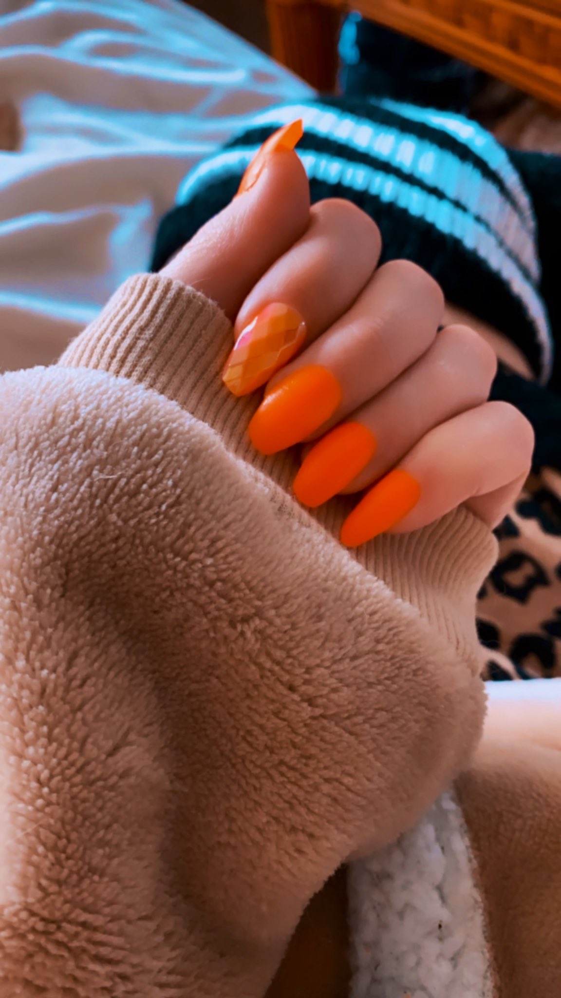 1 pic. It’s a vibe 🎃🧡💅🏻🍂 https://t.co/QhQdfVOqEv