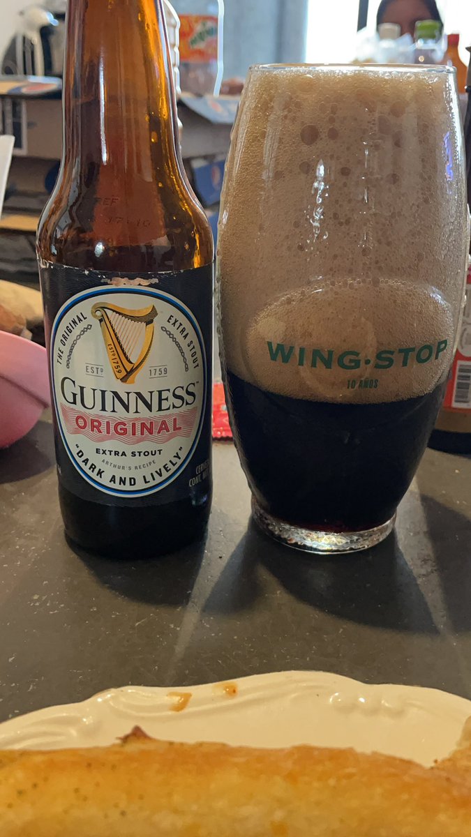 DSSV2020's tweet photo. #cheers #SundayFootball #NFL #LVvsDenver #GameDay #NFLTwitter #Guinness #ExtraStout #beer https://t.co/nFEWoTdXEh