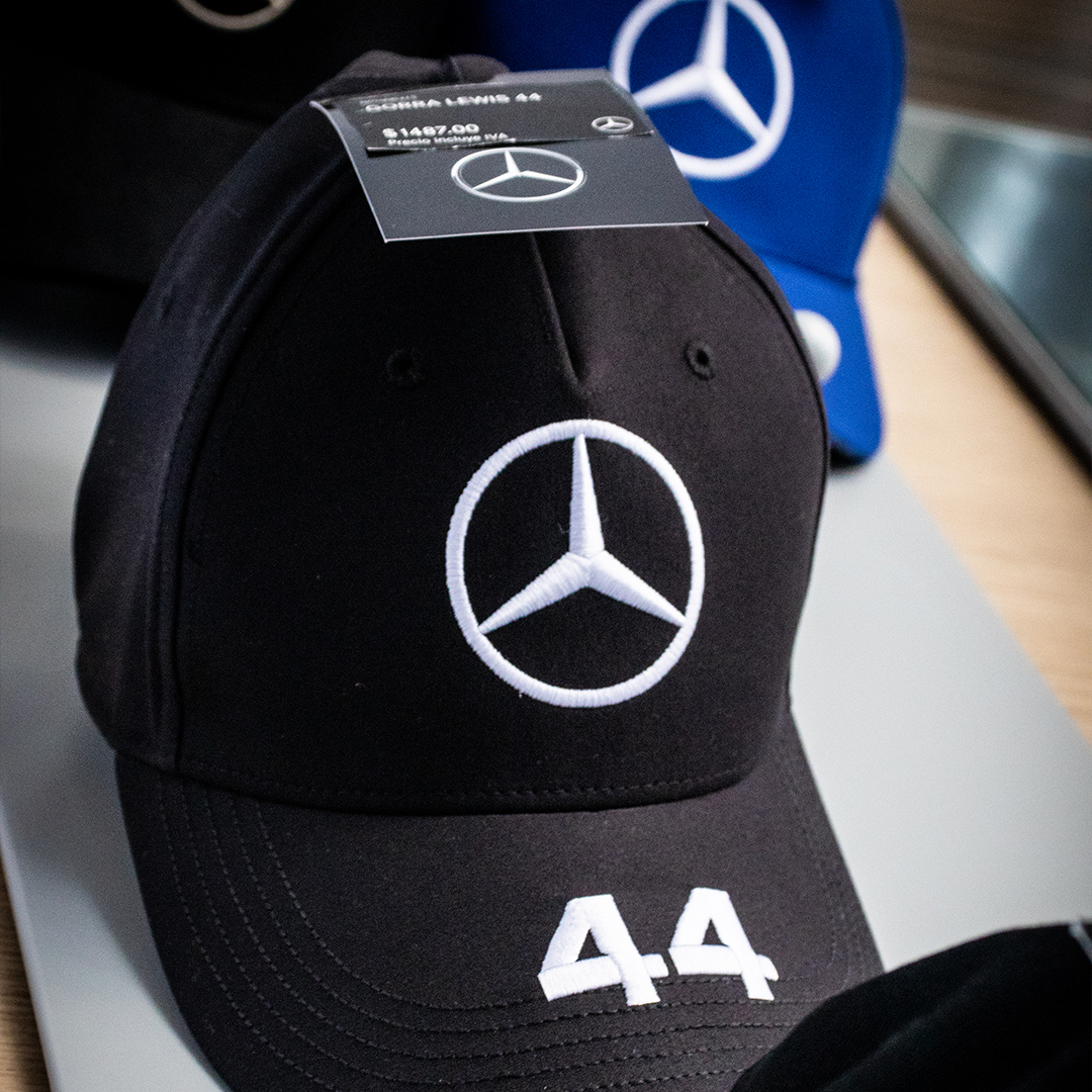 MB_Hermer's tweet photo. ¡Gracias por todo, Bottas! Encuentra las increíbles gorras de Mercedes-AMG Petronas Motorsport 2021 de tus pilotos favoritos. Encuéntralos en #MBCollection: https://t.co/0q8DFujAZQ https://t.co/17ZN0E3bfi