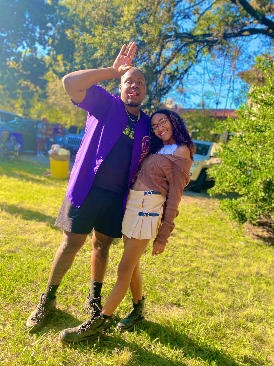 falenen's tweet photo. 💜💛 https://t.co/m4OZJghsIz