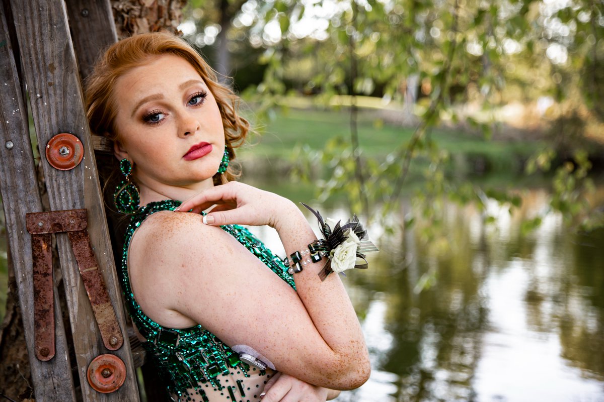 TV_Promo_Dude's tweet photo. My niece is gorgeous. #Homecoming #Photoshoot #GingerFamily https://t.co/CklnzWM4rQ