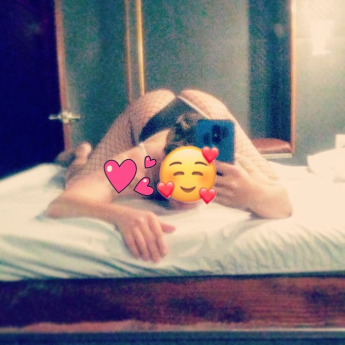 come to bed babe ? https://t.co/4E2Or4m8NG