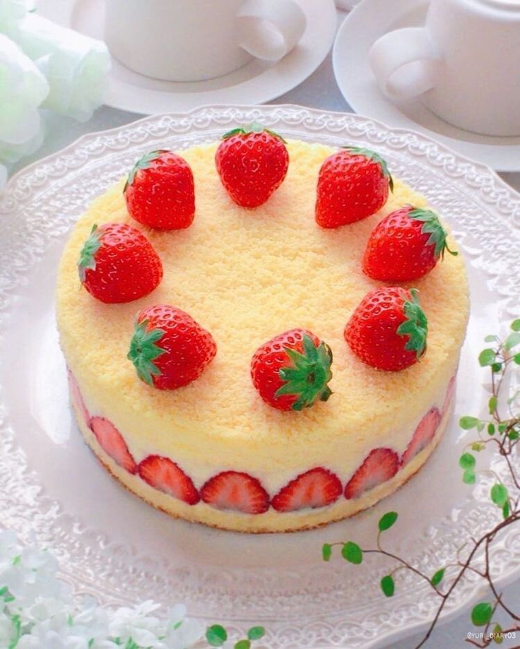 ✨ pastel + batido de fresas.

   ➵ Dᥱ: anónimo.
   ➵ Pᥲrᥲ: @louvrethik 

❛Disfruta y no te agobies con las cosas, mereces todo lo bueno del mundo.❜