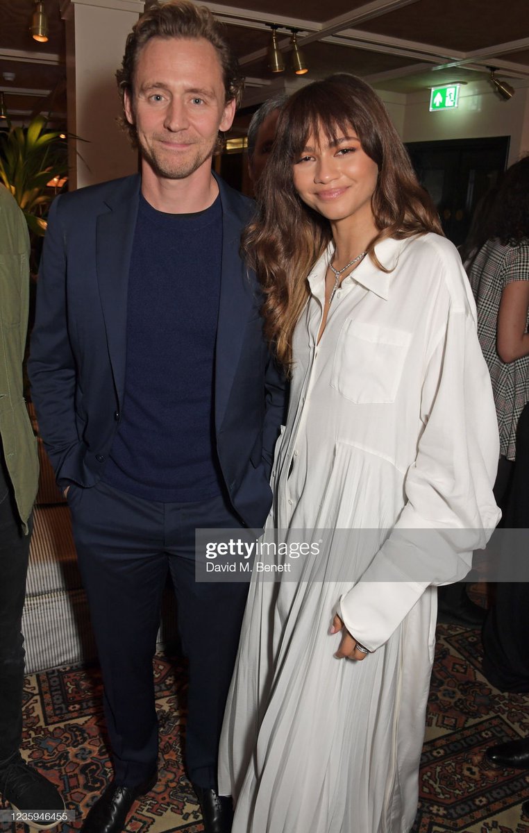 LokiSerieBR's tweet photo. O FEAT DO SÉCULO! Tom Hiddleston com Zendaya e Timothée Chalamet no evento de exibição de ‘Duna’, que está acontecendo hoje (17) em Londres. https://t.co/3oHvYSyFai