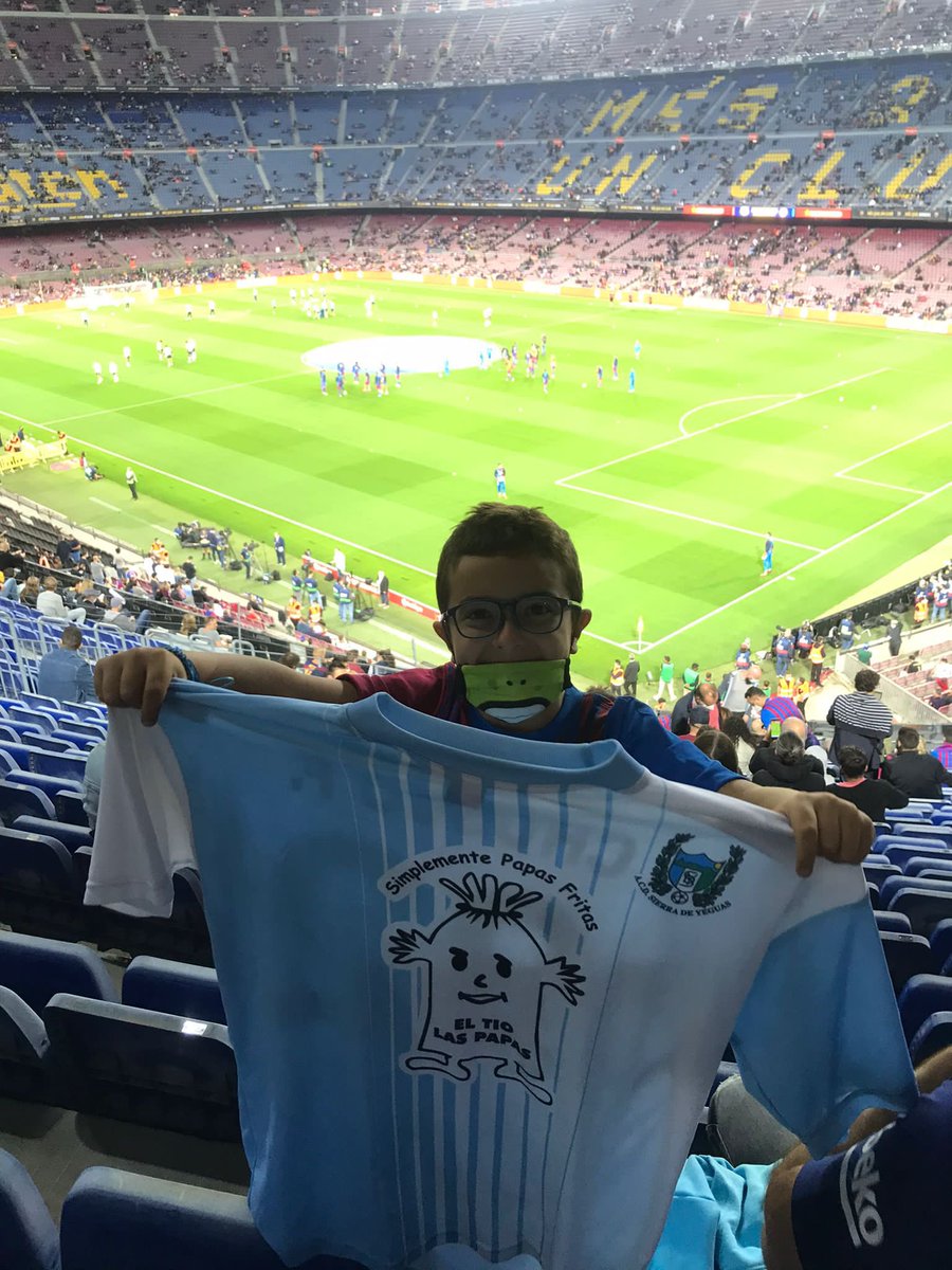 augustboti's tweet photo. @ACD_SdY @eltiodelaspapas Hemos fichado al tio de las papas y nos ha dado suerte!! Barcelona 3 - 1 Valencia.
Esperamos ver a Sierra de Yeguas en primera división. @ACD_SdY  @AlexxLumbry 👏🏼 https://t.co/aM4S81GhKt