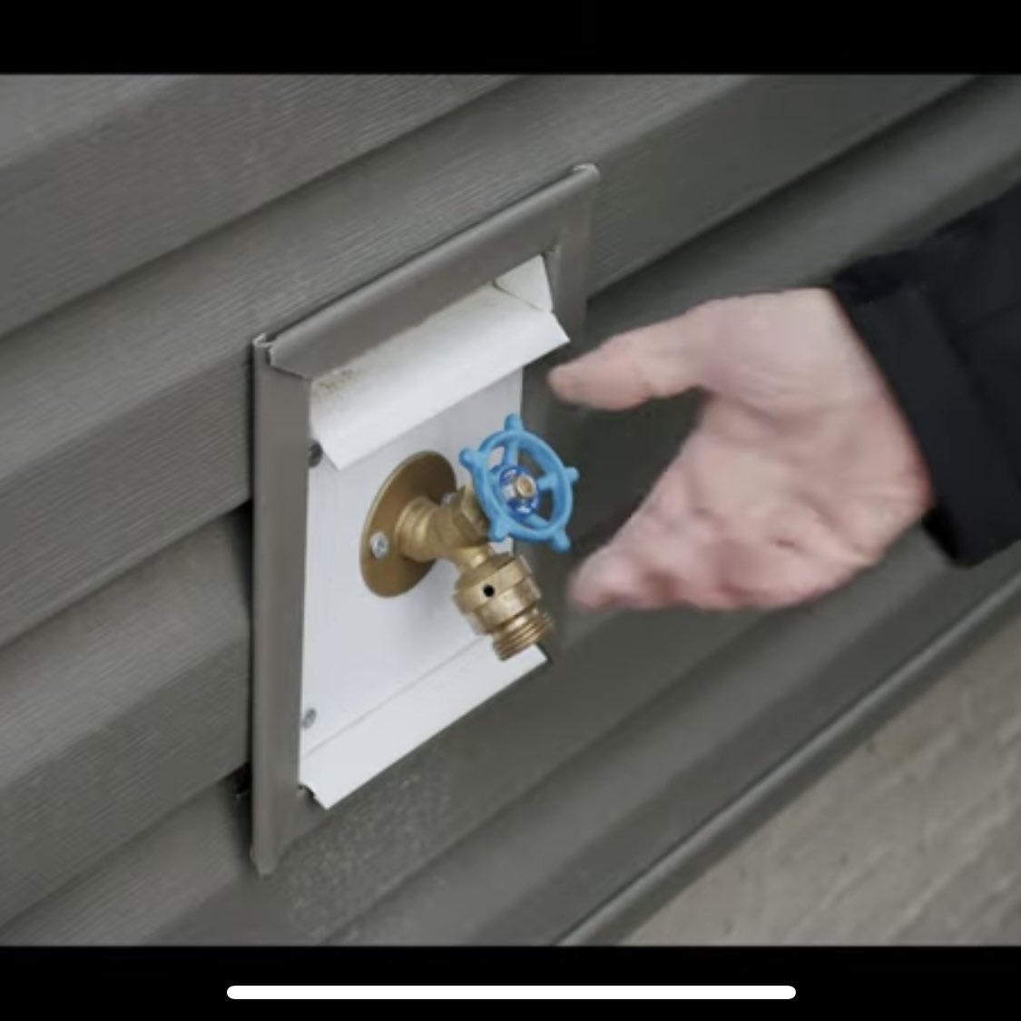 It's that time of year in #yyc to winterize your home. Here's a video on draining your exterior water taps in the <a href="/ShaneHomeLiving/">ShaneHomeLiving</a> series of home maintenance videos.

youtu.be/DsR9PBsU4_s

#HomeMaintenance #WeAreShane