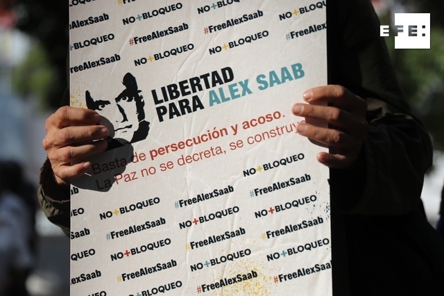 EFEnoticias's tweet photo. El empresario colombiano Álex Saab, supuesto testaferro de Nicolás Maduro extraditado a EEUU, donde será juzgado por lavado de dinero, dijo, a través de una carta, que no tiene "nada que colaborar" con el país norteamericano y que no cometió ningún delito

https://t.co/qz9YSncJ68 https://t.co/2LBT45UIRY