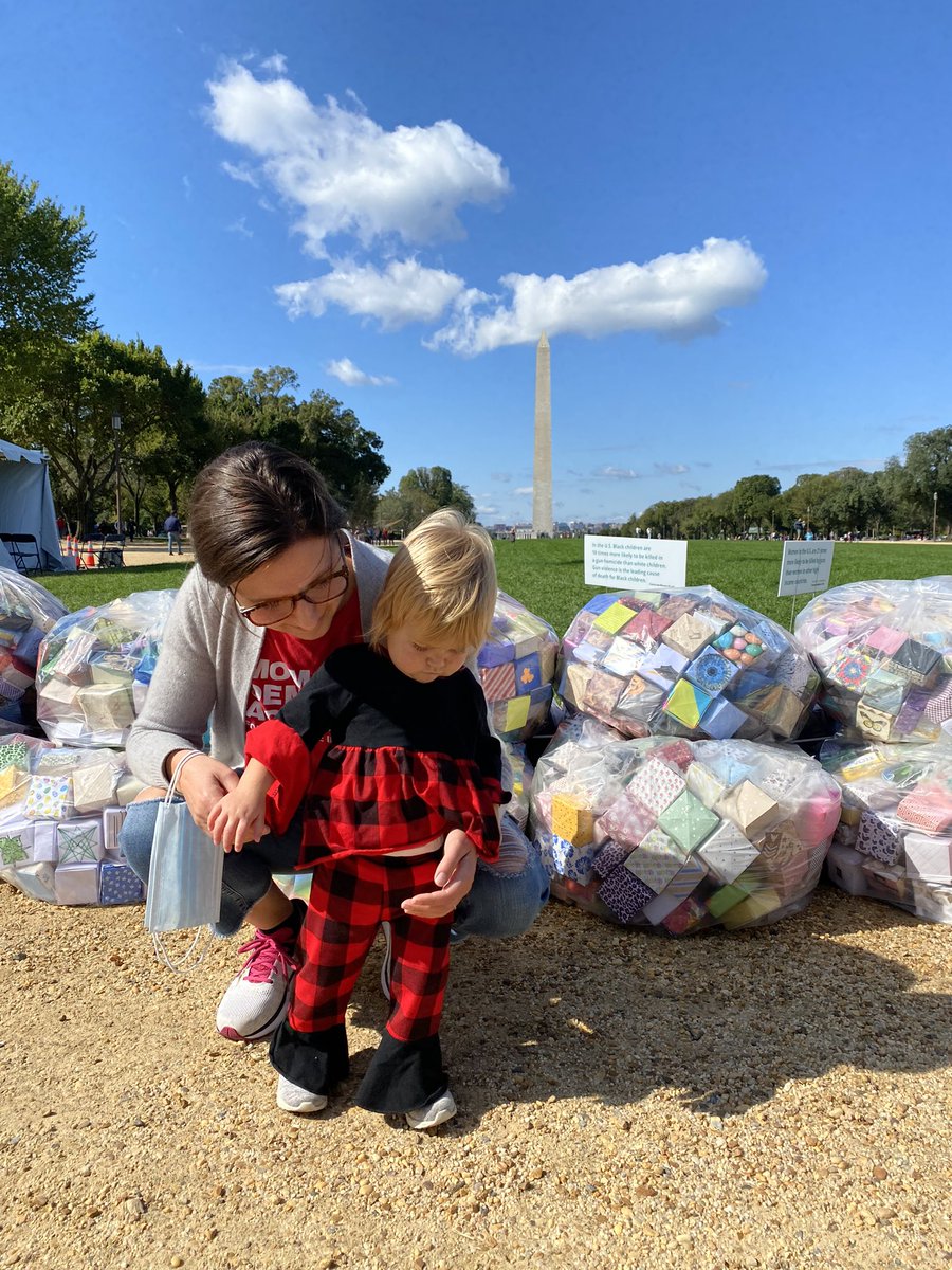 emdemandsaction's tweet image. Holding my family close on the National Mall today as we remember the Americans killed or wounded by guns with the #SoulBoxProject. We don’t have to live like this. @MomsDemand #ThisLossWeCarry
