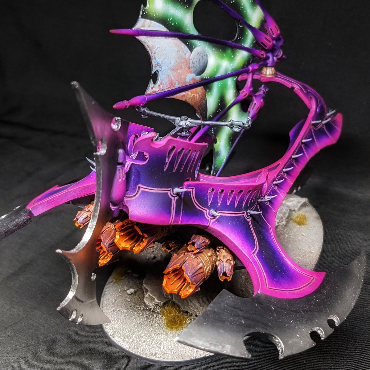 RobbaFett's tweet photo. My Tantalus is done. (for now. A few more details and the crew to do) Painted up the same way as I did my raider in the previous YouTube video. #drukharitantalus #drukhari #darkeldar #aeldari #eldar #warhammercommunity #warhammer40k #warhammer40000 #paintingwarhammer https://t.co/OuBcqFzNQL