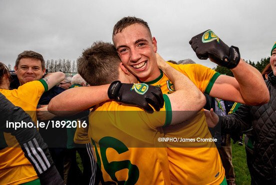 Gaelicstore's tweet photo. Huge congrats to Ballinamore Sean O'Heslins on winning the Leitrim senior football championship! 🏆 

Great to see so many of our gloves on display and thanks for all your support throughout the year! @BallinamoreSOH @LeitrimGAA https://t.co/RSif08WL36