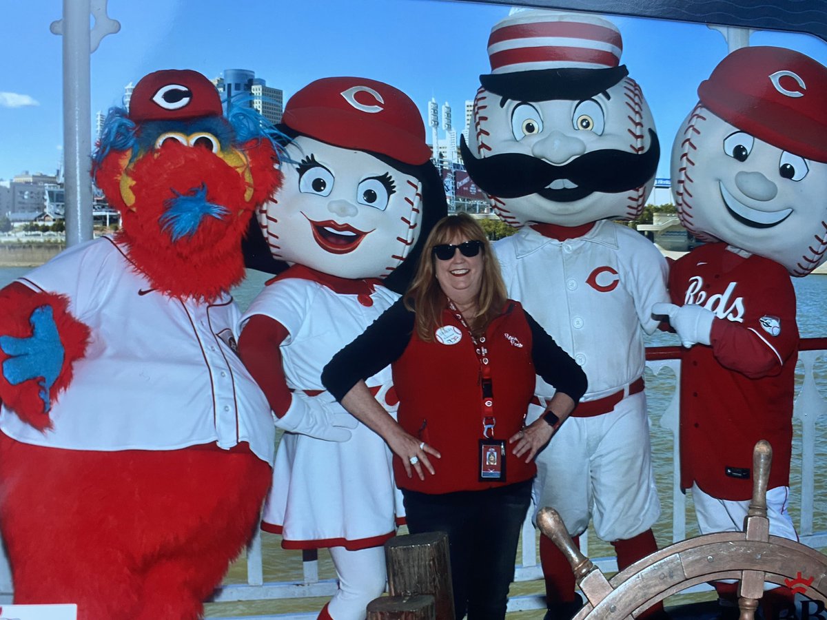 CincySherry's tweet photo. Hey Everyone! Great Day to be on the #RosieRed Riverboat Cruise. Me and some friends enjoyed being on the #OhioRiver today. #OfficiallyFall ๐๐โพ๏ธโด https://t.co/OC1MaAeDOJ