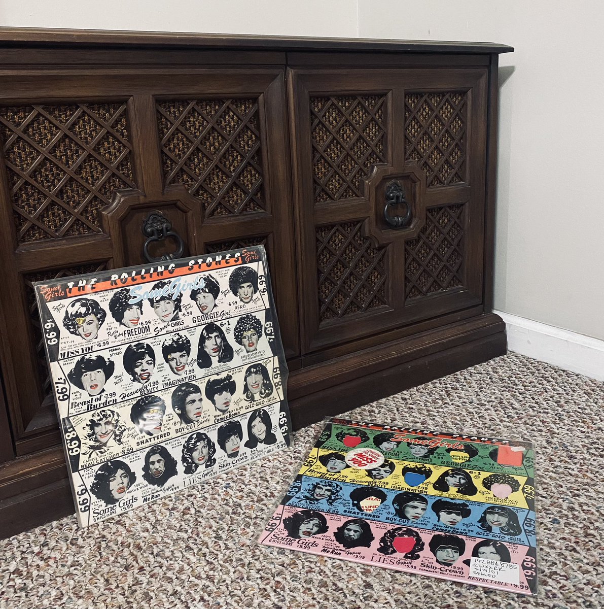 RockNRoLL_85's tweet image. “RETWEET” if you own one of these two Classics on VINYL @RollingStones