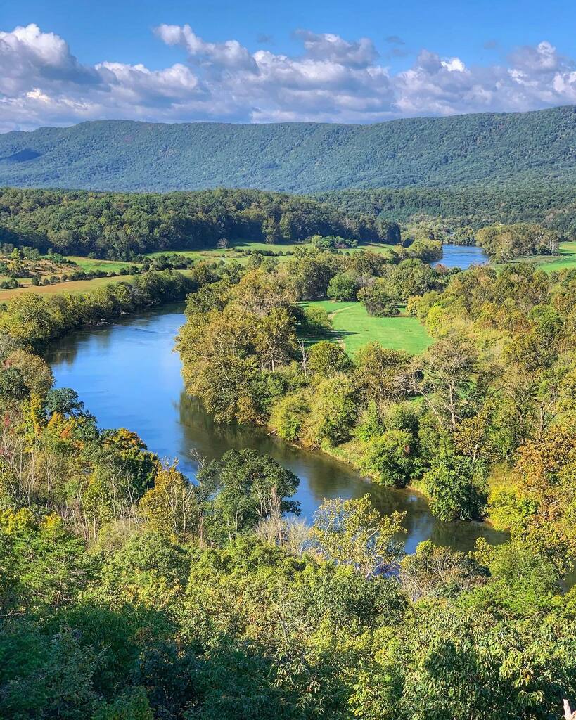 Shenandoah River 🛶 instagr.am/p/CVJUCDGrzHx/