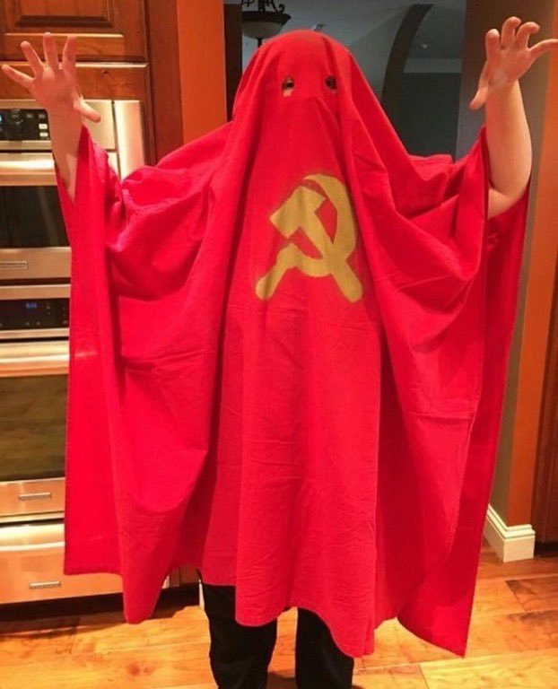 ShinjiTheCuban's tweet photo. Thinking about being the red scare for Halloween. https://t.co/3pjkIuzso8