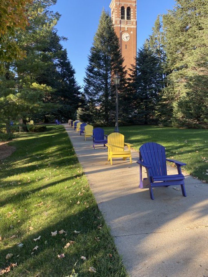 uni_chairs's tweet photo. the line to social is getting ridiculous https://t.co/vESAuZLgfR