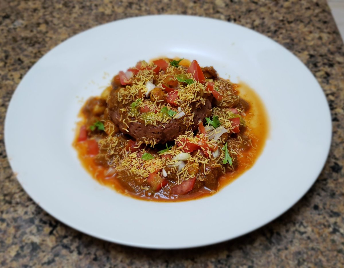 SandyKulkarnee's tweet photo. My new #cookingExperiments, turning #ImpossibleBurger into #RagadaPatties dipped in garbanzo beans curry & #chutneys was a great success! And #baking this healthy #multigrainBread made me feel proud of myself. Glad to be back to my favorite cooking/baking #funAdventures! https://t.co/amhCfDqvZ3