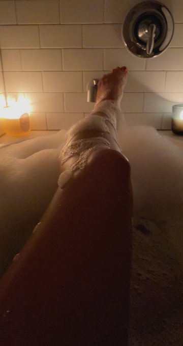 Just added new bubble bath pics and videos!! Go to https://t.co/OuxYP0dcJQ to join!! https://t.co/nA