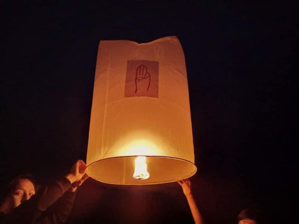 dardarkii's tweet photo. "The dictator must be burned with the flames of Thadingyut Revolution."

#OurGovernmentNUG 
#RecognizeNUG  
#WhatsHappeningInMyanmar https://t.co/YzVHKC4l2Z