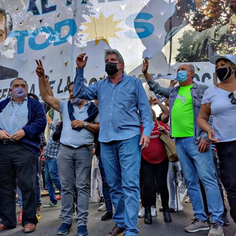 HoracioAlonsoAr's tweet photo. LA LEALTAD A FLOR DE PIEL
Convocados por nuestro gobierno nacional, salimos a la Plaza a decirle Si!
Si! a nuestro proyecto.
Si! a nuestra esperanza.
Si! a nuestros sueños
La Mesa Peronista de 3F participó del Día de la Lealtad.
#MP3F
#HoracioAlonsoconducción
#TOD☀️S
#Sí🇦🇷 https://t.co/CehOIE1gOj