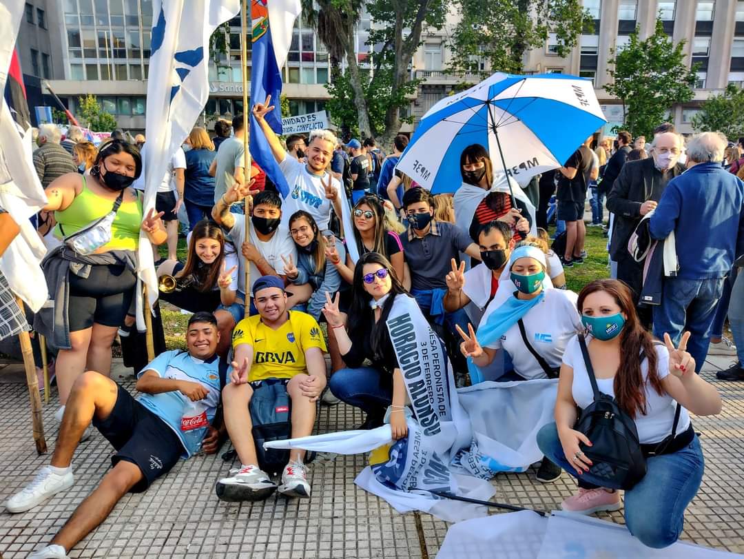 HoracioAlonsoAr's tweet photo. LA LEALTAD A FLOR DE PIEL
Convocados por nuestro gobierno nacional, salimos a la Plaza a decirle Si!
Si! a nuestro proyecto.
Si! a nuestra esperanza.
Si! a nuestros sueños
La Mesa Peronista de 3F participó del Día de la Lealtad.
#MP3F
#HoracioAlonsoconducción
#TOD☀️S
#Sí🇦🇷 https://t.co/CehOIE1gOj