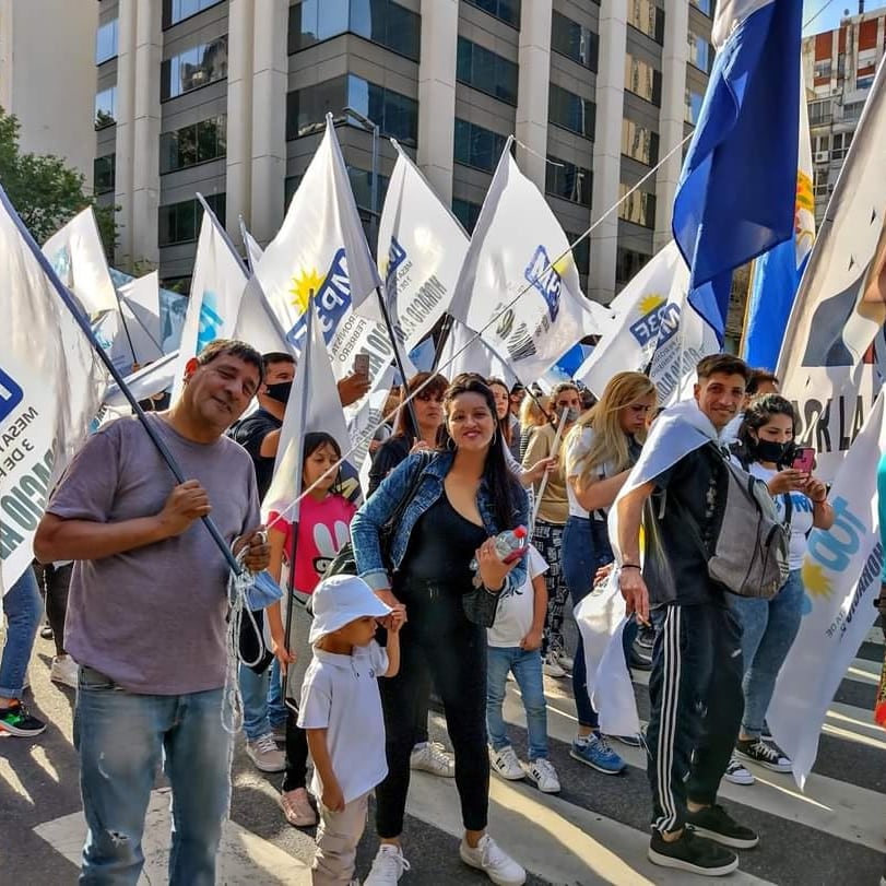 HoracioAlonsoAr's tweet photo. LA LEALTAD A FLOR DE PIEL
Convocados por nuestro gobierno nacional, salimos a la Plaza a decirle Si!
Si! a nuestro proyecto.
Si! a nuestra esperanza.
Si! a nuestros sueños
La Mesa Peronista de 3F participó del Día de la Lealtad.
#MP3F
#HoracioAlonsoconducción
#TOD☀️S
#Sí🇦🇷 https://t.co/CehOIE1gOj