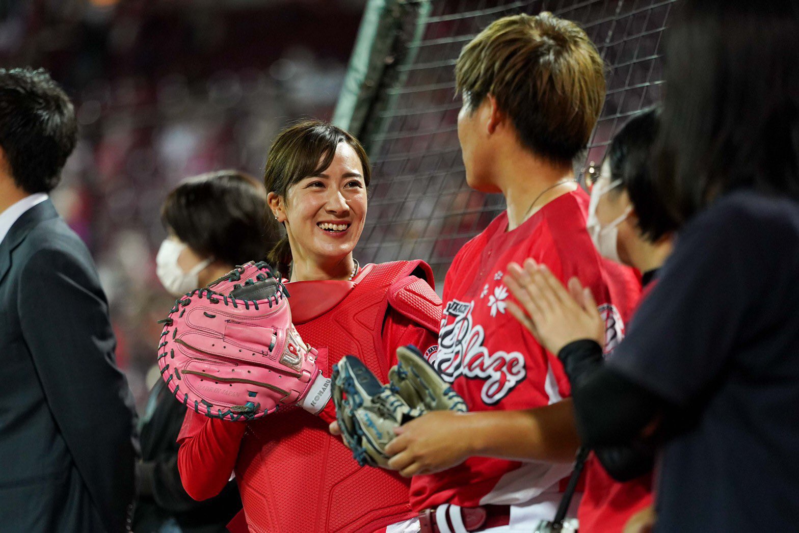 تويتر はつかいちサンブレイズ女子野球 على تويتر 10月14日 木 マツダスタジアム 岩谷監督 西山選手始球式にて 野球 はつかいちサンブレイズ 広島東洋カープ 女子野球 岩谷美里 西山小春 T Co Qxu6gwzlfd