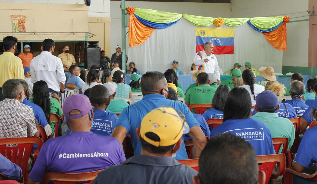 Luisemartinezh's tweet photo. #17Octubre| En el sur de #Aragua oímos de los productores agropecuarios sus planteamientos que entendemos -agrónomo que soy- y apoyamos. Vialidad agrícola; financiamiento; agua;
medicatura y escuelas; seguridad en el campo; prioridades que atenderemos (2/2) https://t.co/KqQVHUudSL