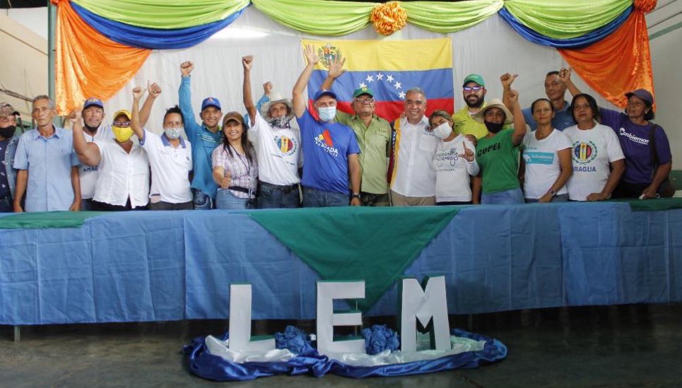 Luisemartinezh's tweet photo. #17Octubre| En el sur de #Aragua oímos de los productores agropecuarios sus planteamientos que entendemos -agrónomo que soy- y apoyamos. Vialidad agrícola; financiamiento; agua;
medicatura y escuelas; seguridad en el campo; prioridades que atenderemos (2/2) https://t.co/KqQVHUudSL